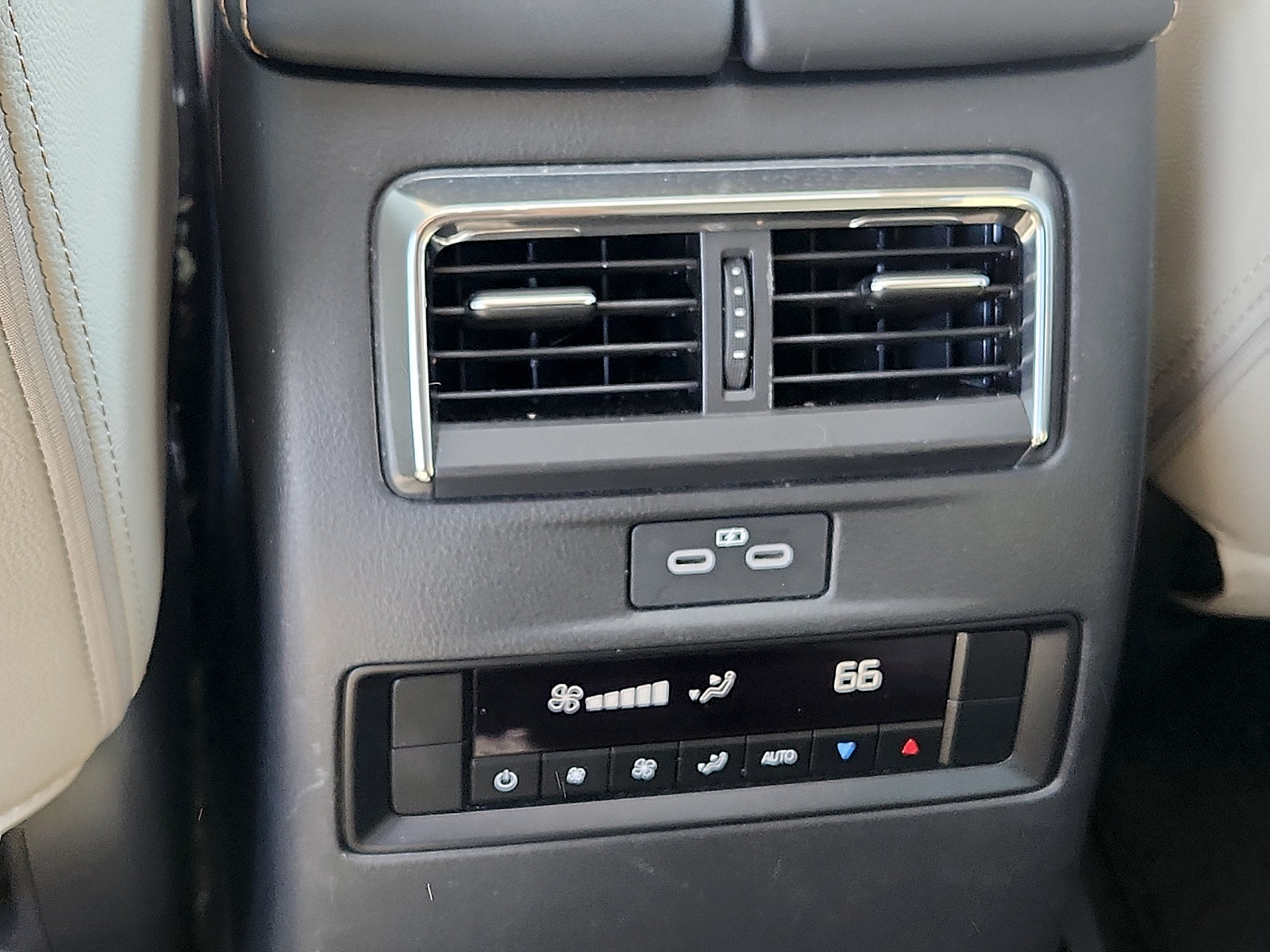 Certified 2024 MAZDA CX-90 Plug-In Hybrid w/ Preferred AWD/4WD image 13