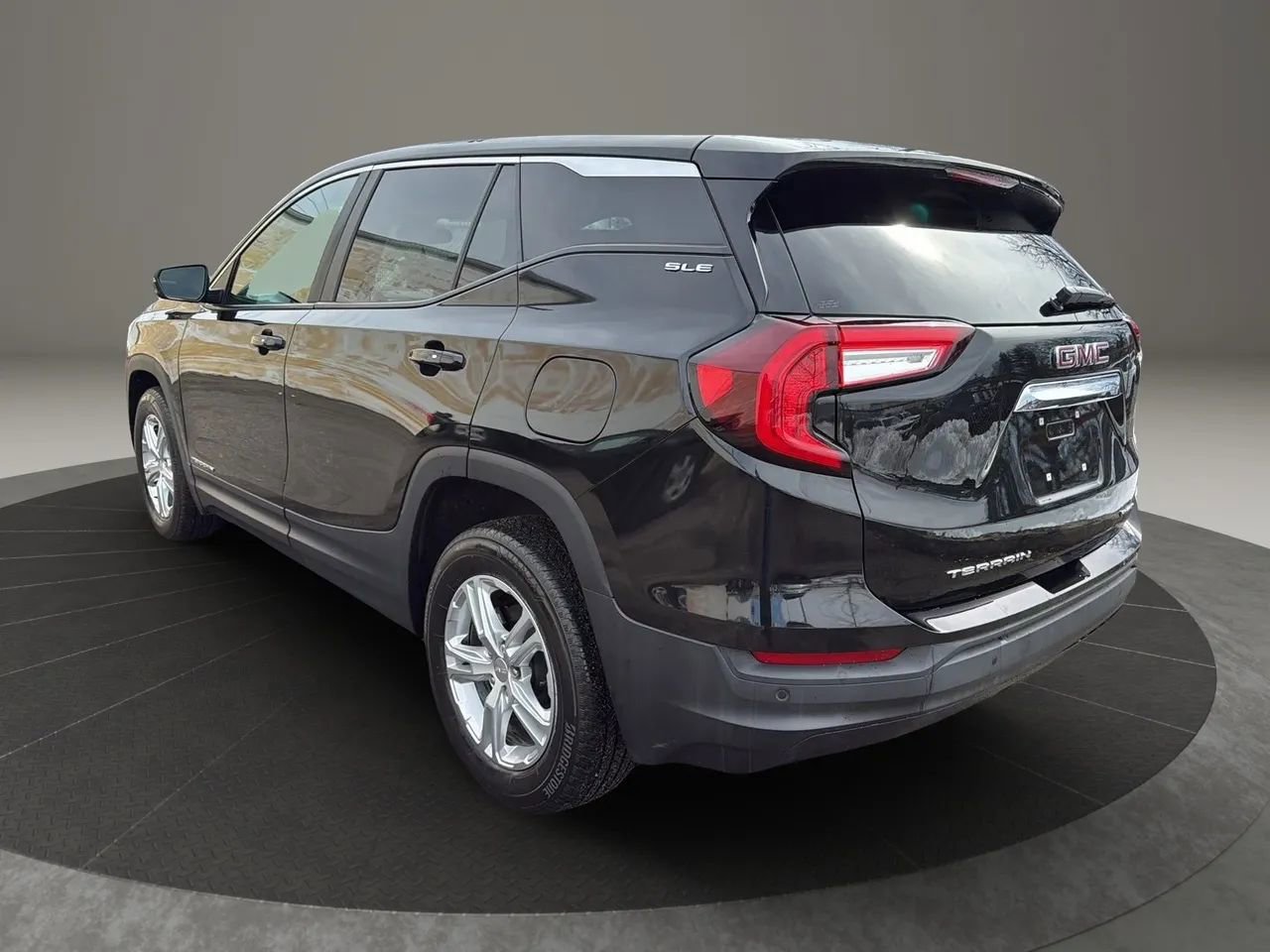 Used 2022 GMC Terrain SLE image 7