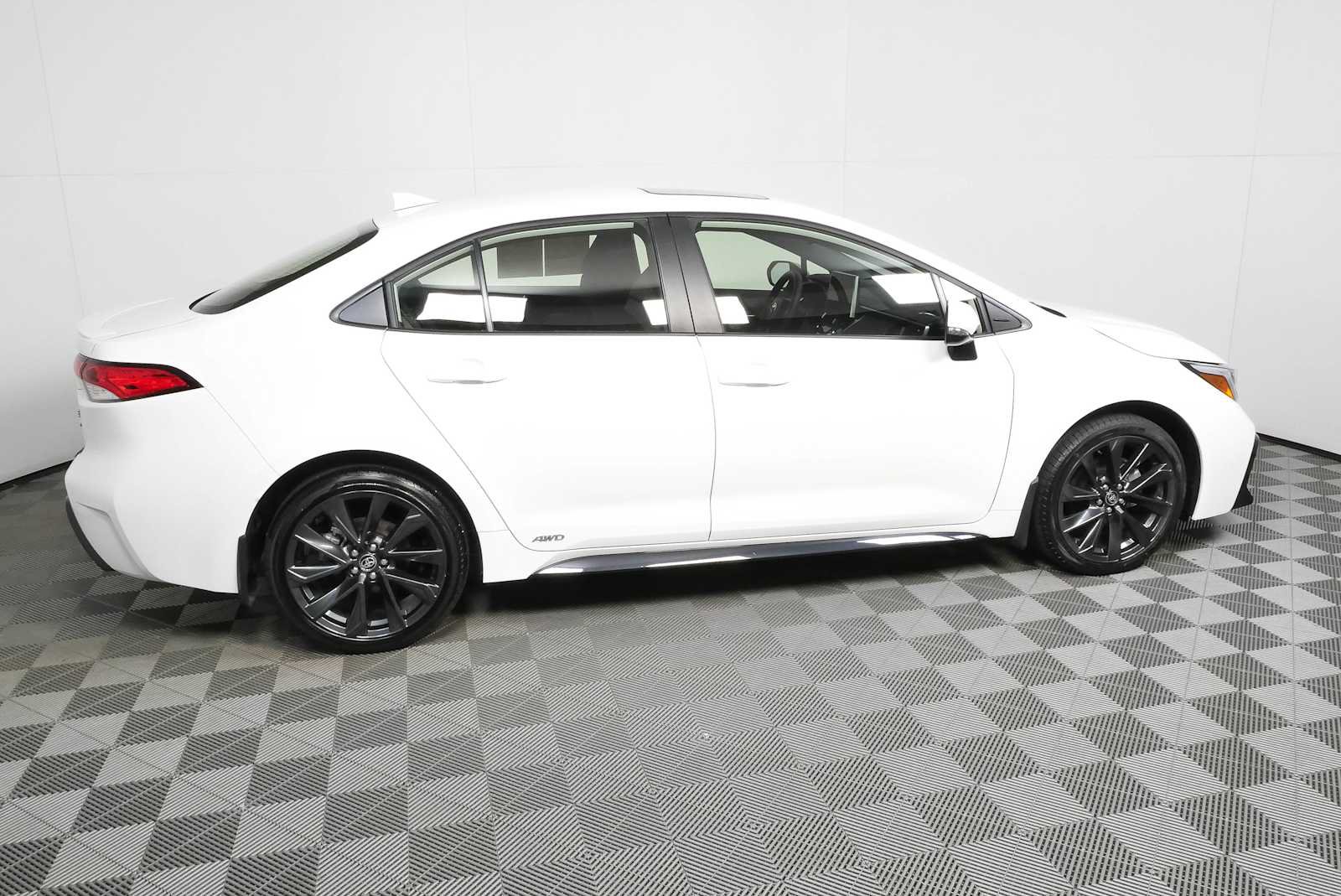 Used 2025 Toyota Corolla SE w/ SE Premium Package AWD/4WD image 20