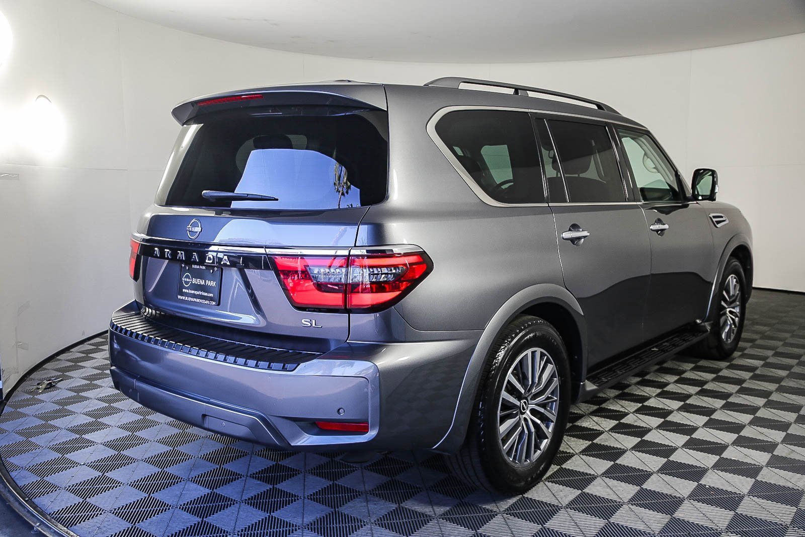 Used 2023 Nissan Armada SL w/ Captain's Chairs Package image 6