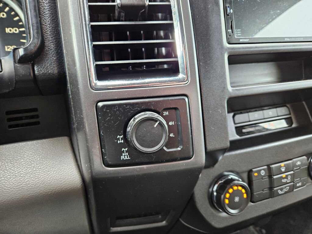 Used 2015 Ford F150 XLT image 17