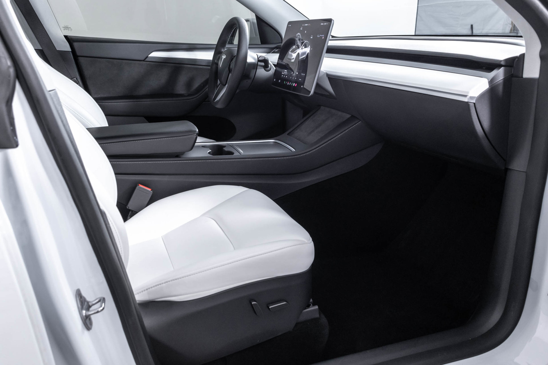 Used 2024 Tesla Model Y Performance AWD/4WD image 41