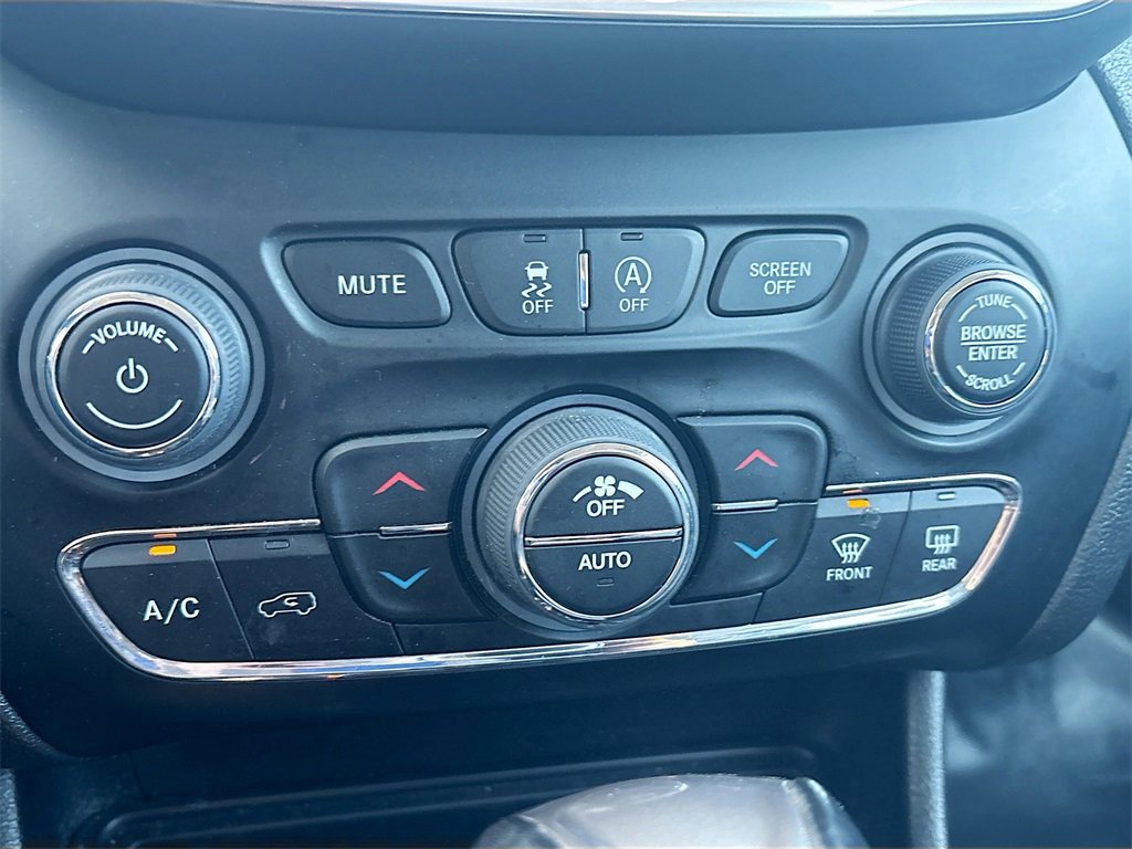 Used 2023 Jeep Cherokee Altitude Lux image 16