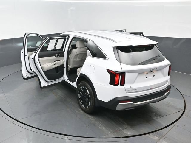Used 2025 Kia Sorento S image 23