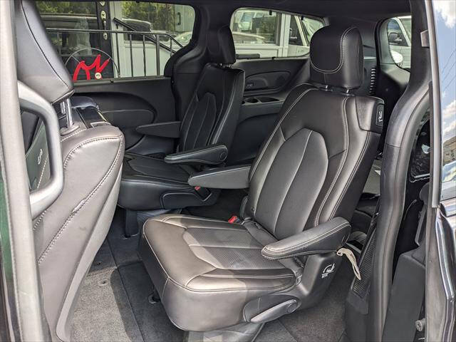 Used 2023 Chrysler Pacifica Touring-L w/ Uconnect Theater Family Group AWD/4WD image 11