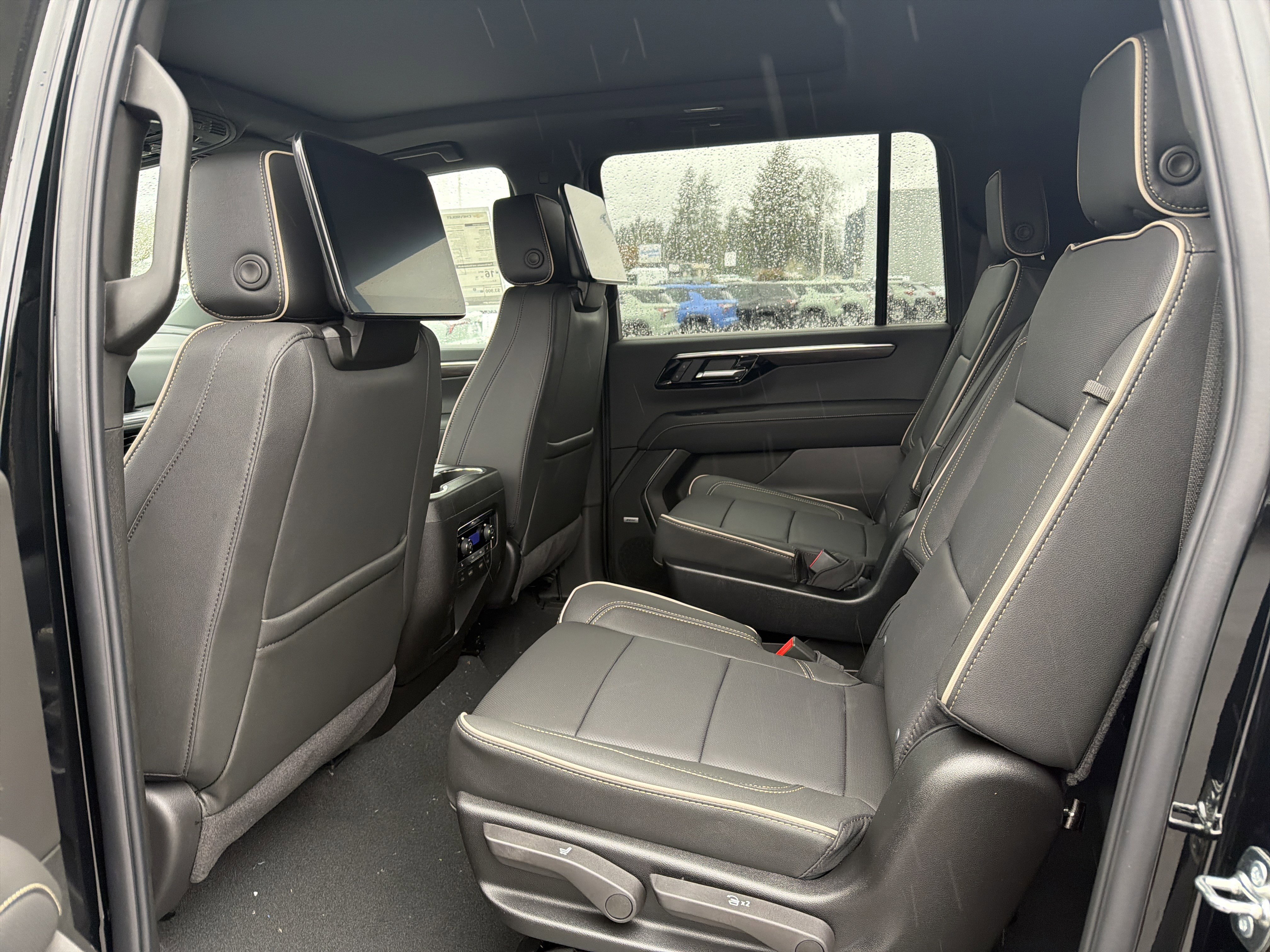 New 2026 Chevrolet Suburban Premier image 11