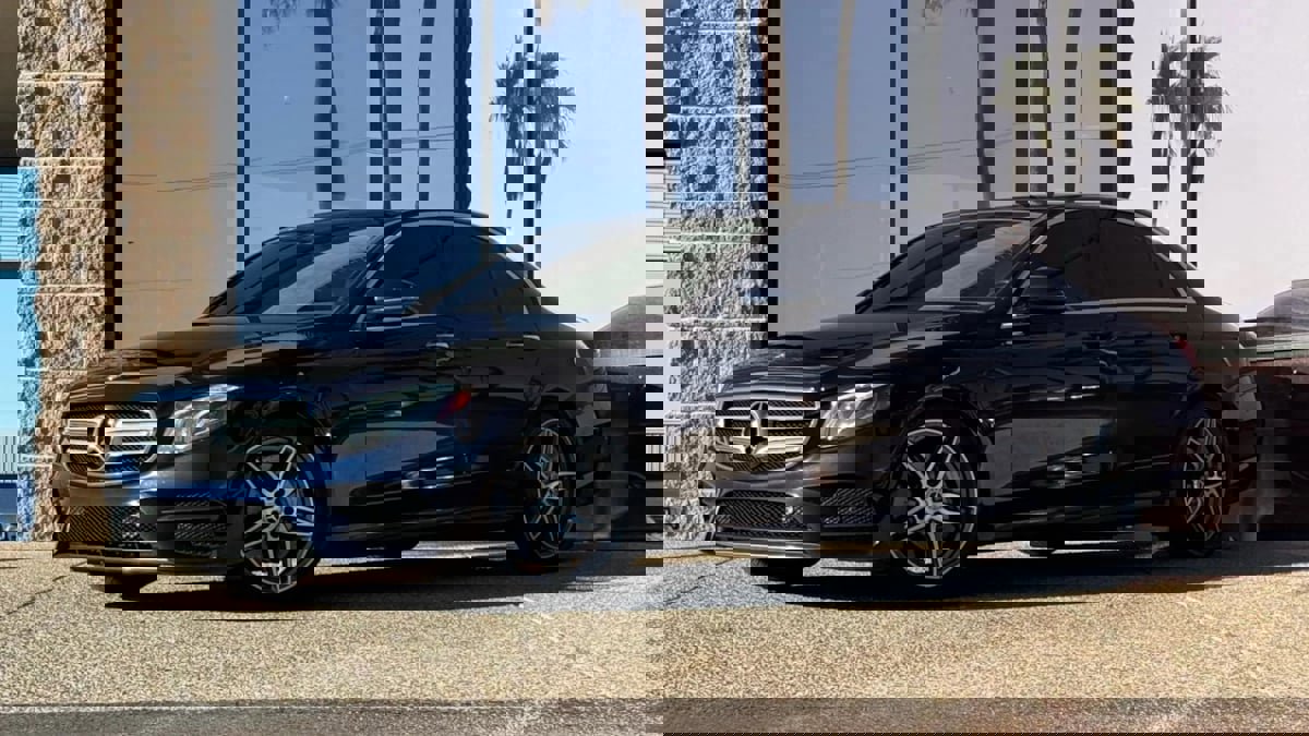 Used 2018 Mercedes-Benz E 300 image 4