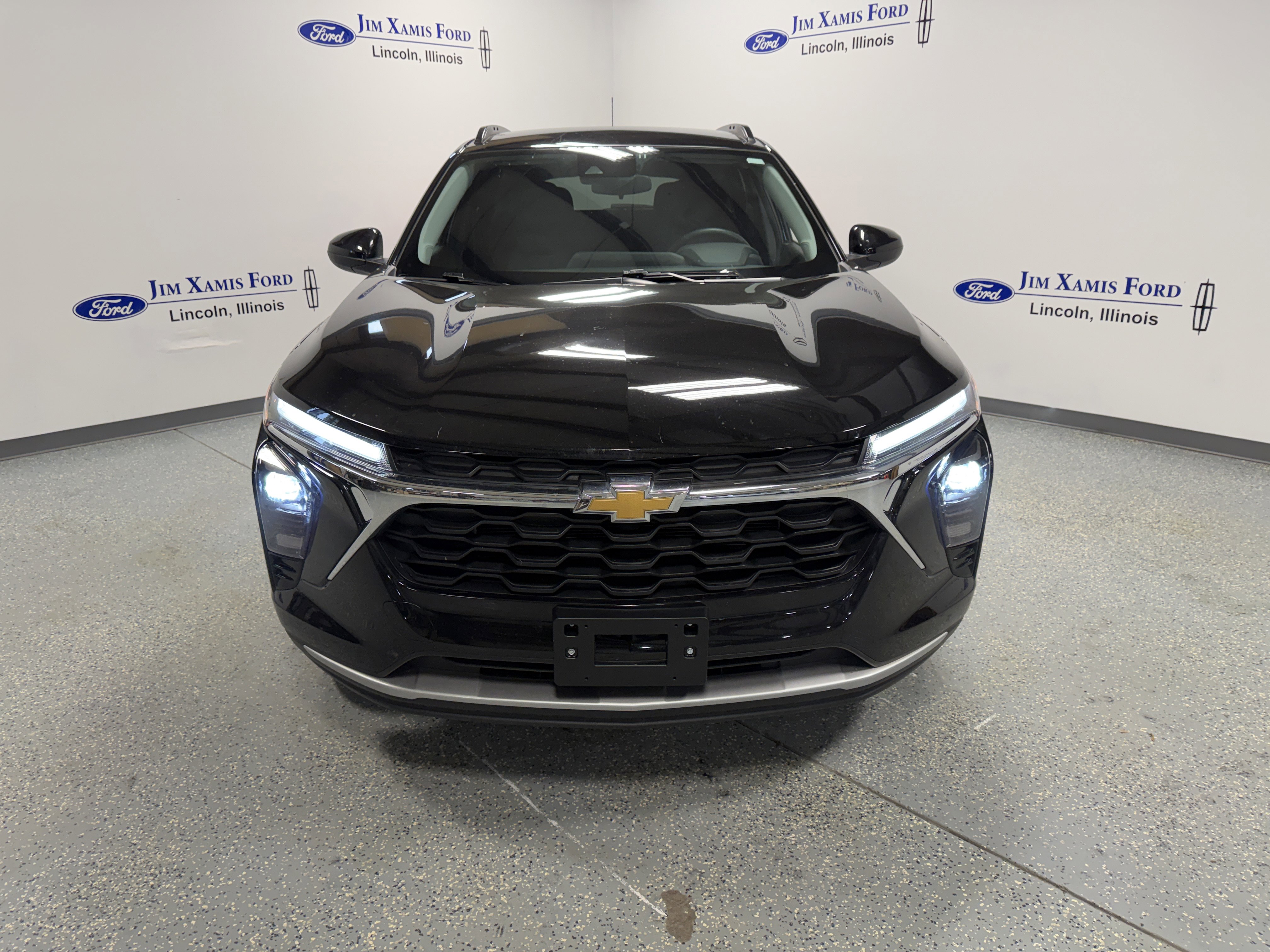 Used 2024 Chevrolet Trax LT w/ LT Convenience Package image 2