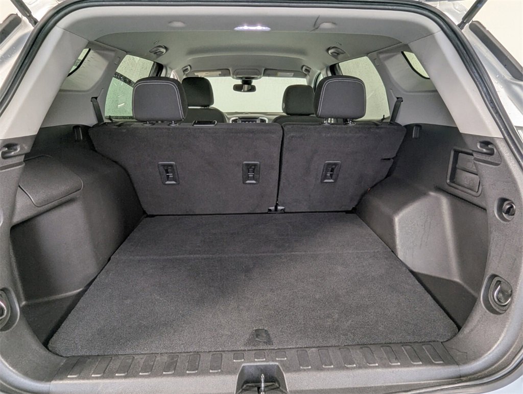 Used 2022 GMC Terrain SLE w/ Driver Convenience Package image 27