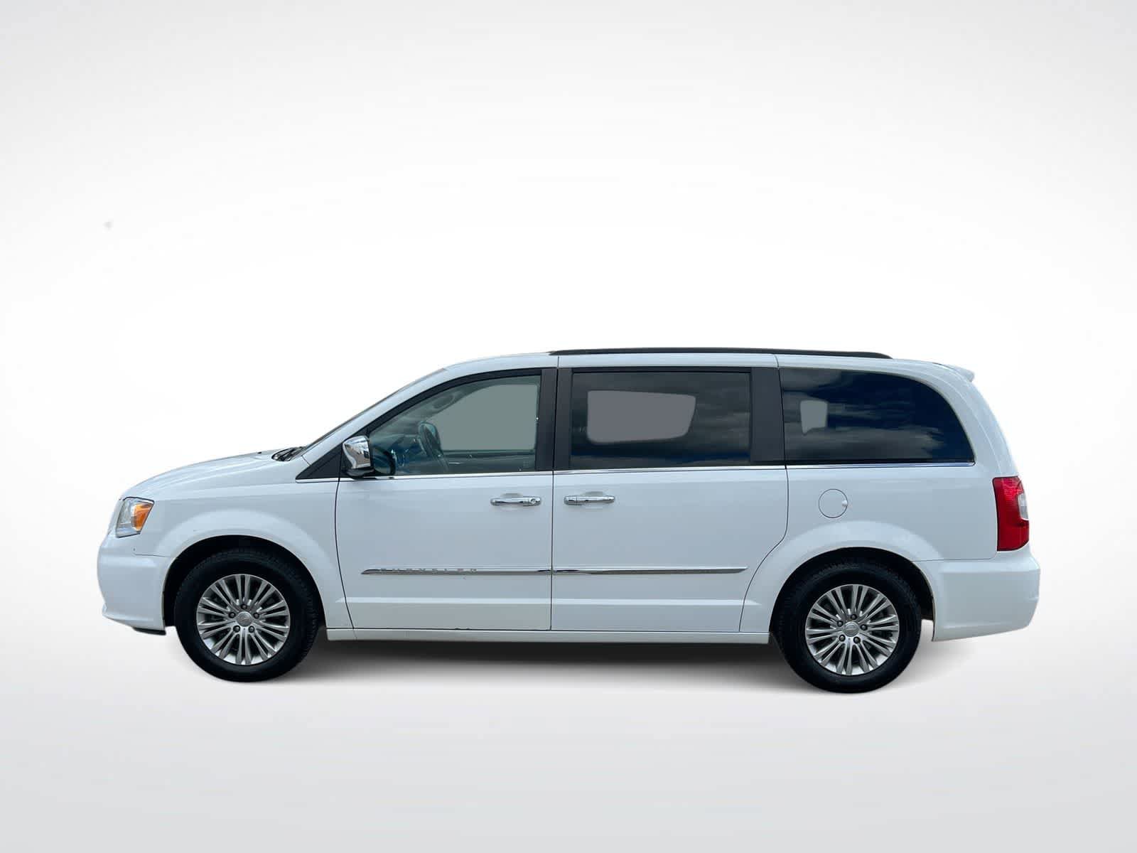 Used 2015 Chrysler Town & Country Touring-L w/ Driver Convenience Group FWD image 5