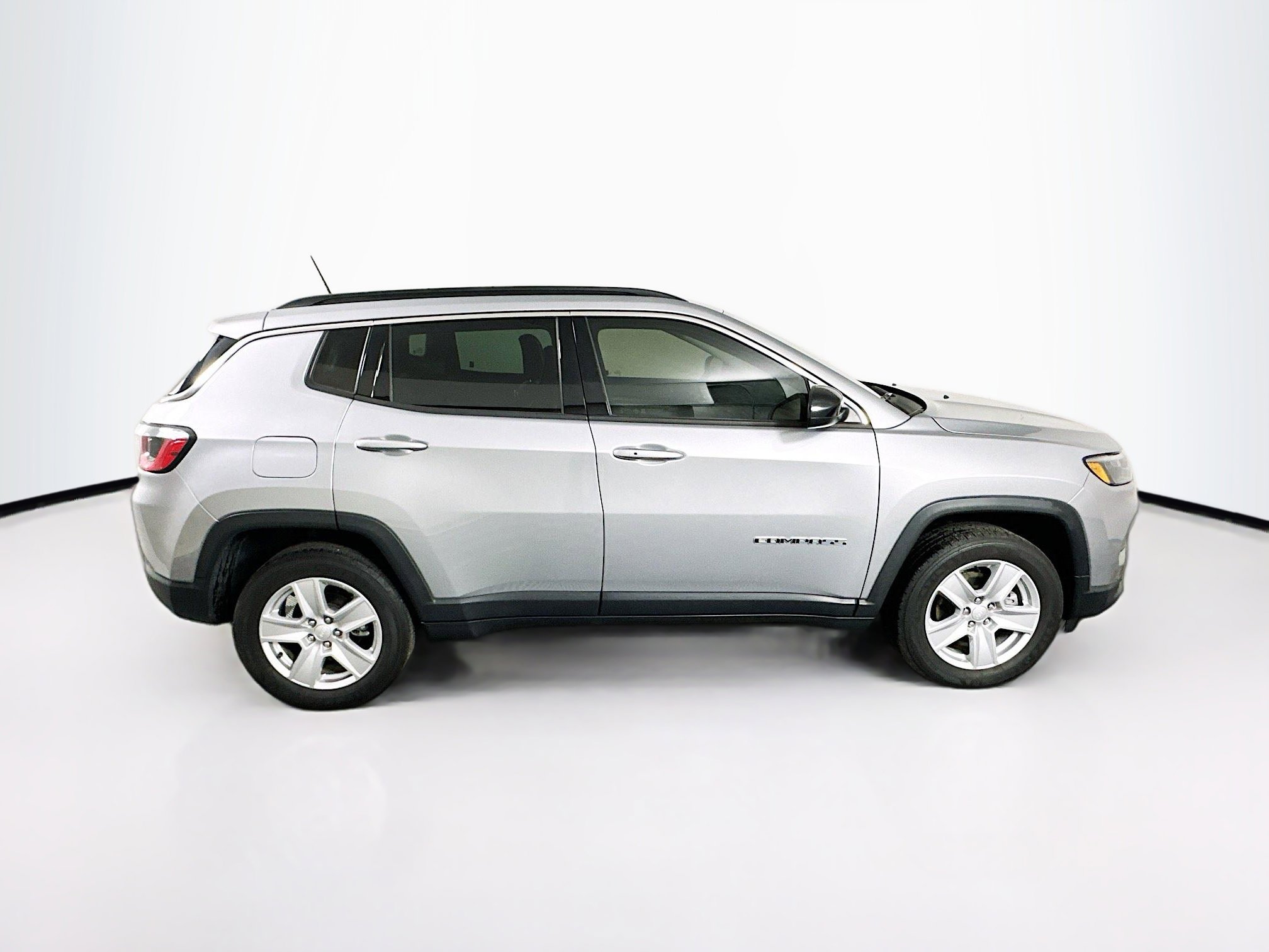 Used 2022 Jeep Compass Latitude image 10