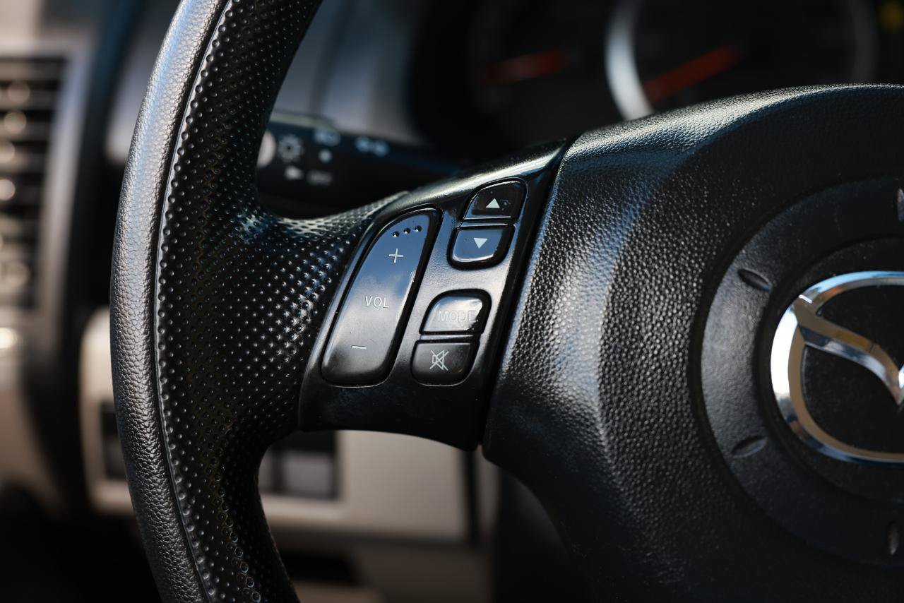 Used 2008 MAZDA MAZDA5 Sport FWD image 29