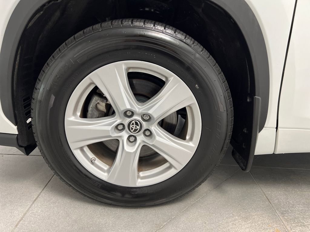 Used 2023 Toyota Highlander LE image 42