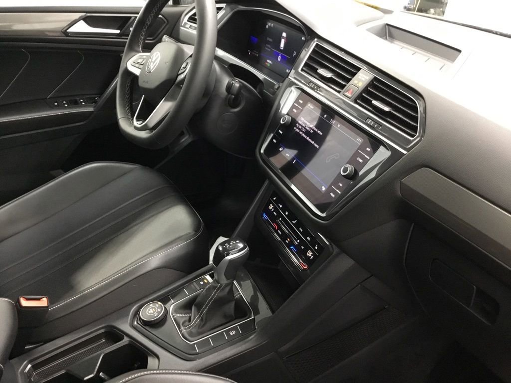 Used 2022 Volkswagen Tiguan SE AWD/4WD image 49