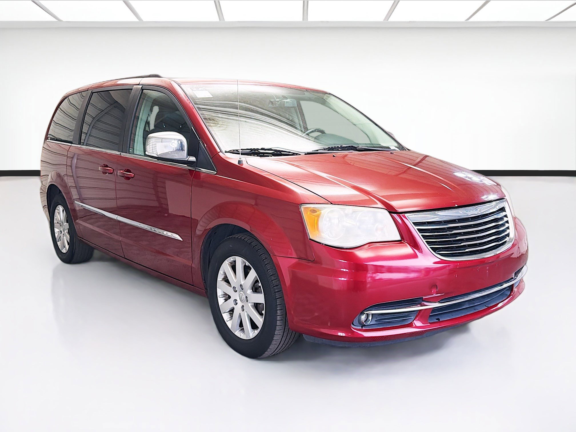 Used 2011 Chrysler Town & Country Touring-L image 3