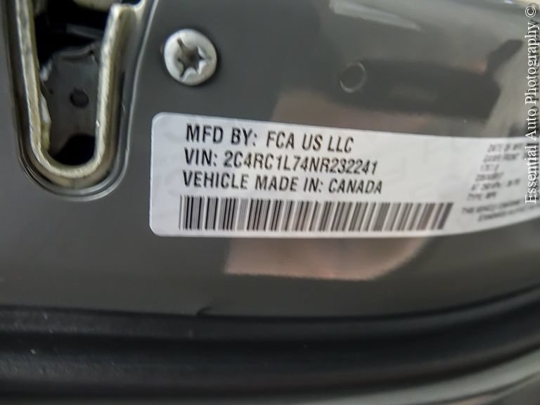 Used 2022 Chrysler Pacifica Touring-L FWD image 25