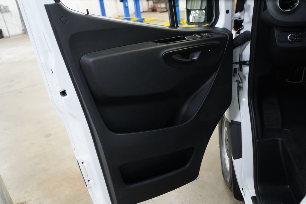 Used 2025 Mercedes-Benz Sprinter 2500 image 15