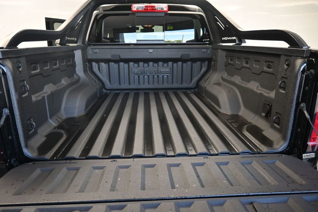 Used 2025 GMC Canyon AT4 w/ Nightfall Edition AWD/4WD image 19