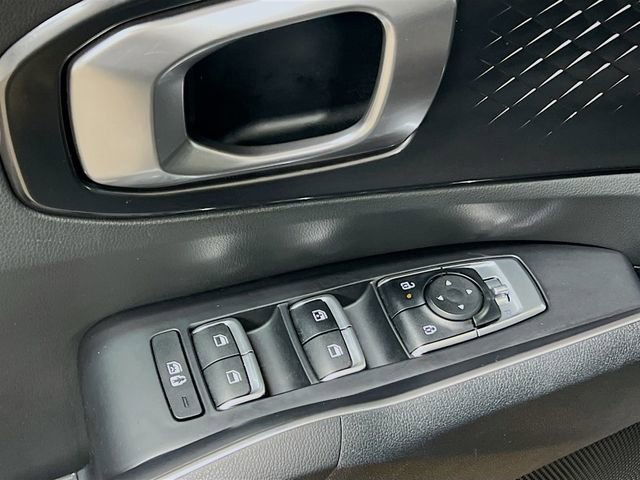 Certified 2025 Kia Sorento LX FWD image 17