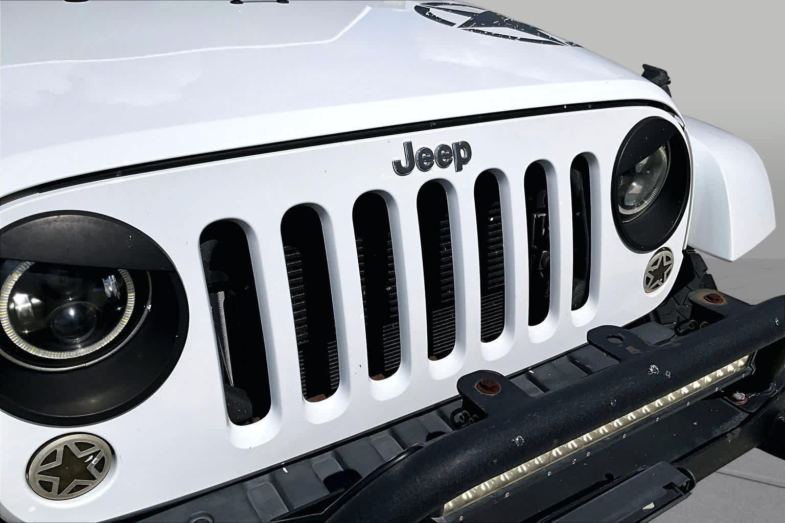 Used 2014 Jeep Wrangler Unlimited Sahara w/ Dual Top Group AWD/4WD image 23