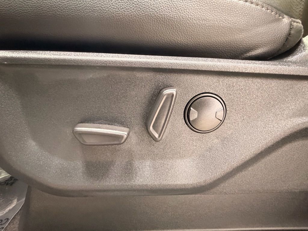 Used 2025 Ford F150 Lariat w/ Tow/Haul Package image 26