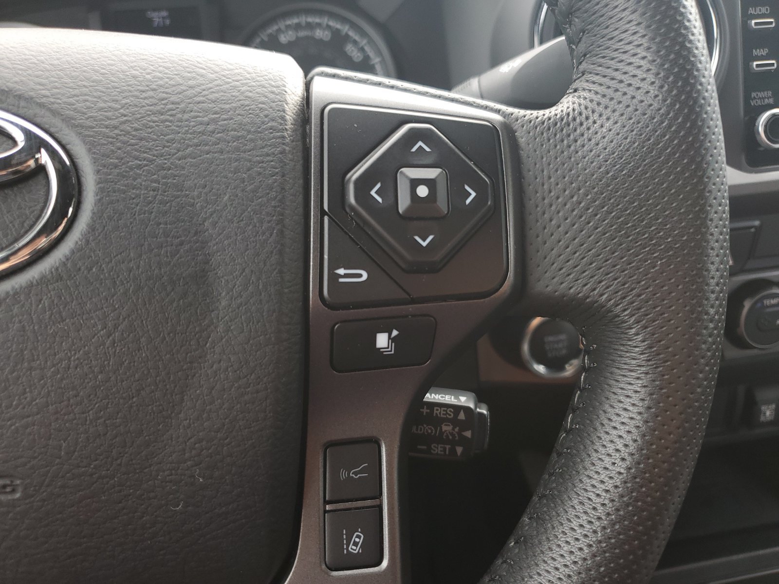 Certified 2023 Toyota Tacoma TRD Off-Road AWD/4WD image 23