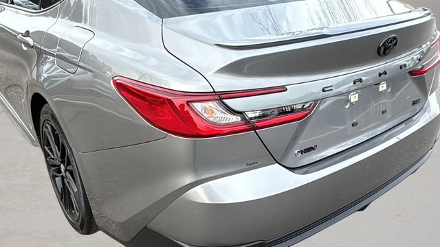 Used 2025 Toyota Camry SE image 32