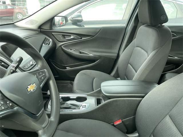 Used 2024 Chevrolet Malibu LT image 3