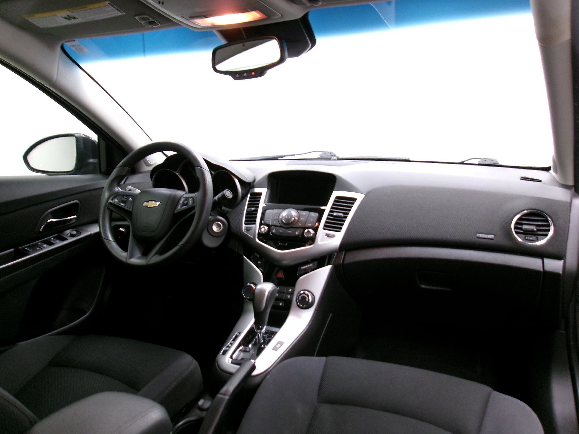 Used 2015 Chevrolet Cruze LT image 3