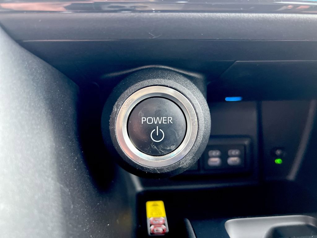 Used 2024 Toyota Venza LE image 15