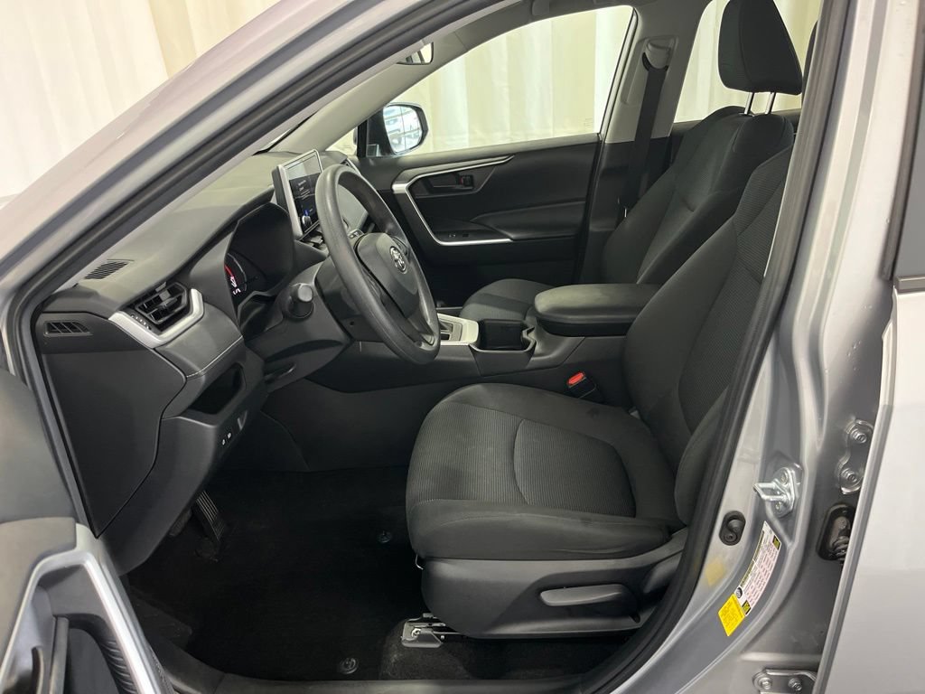 Used 2024 Toyota RAV4 LE AWD/4WD image 3