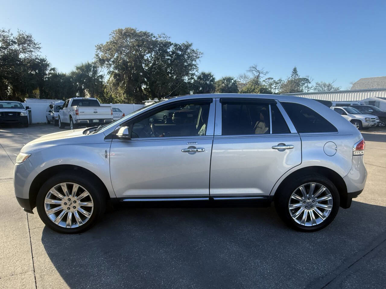 Used 2013 Lincoln MKX Base 4dr SUV image 5