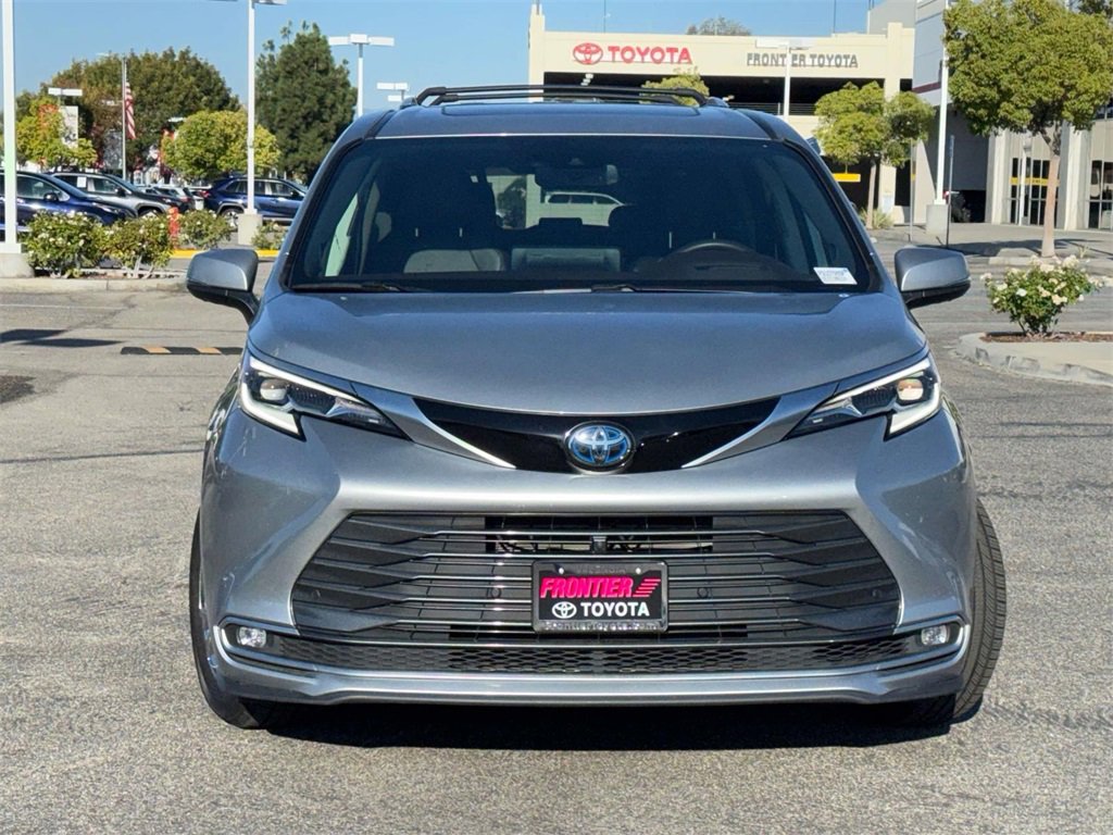 Certified 2023 Toyota Sienna Platinum image 2