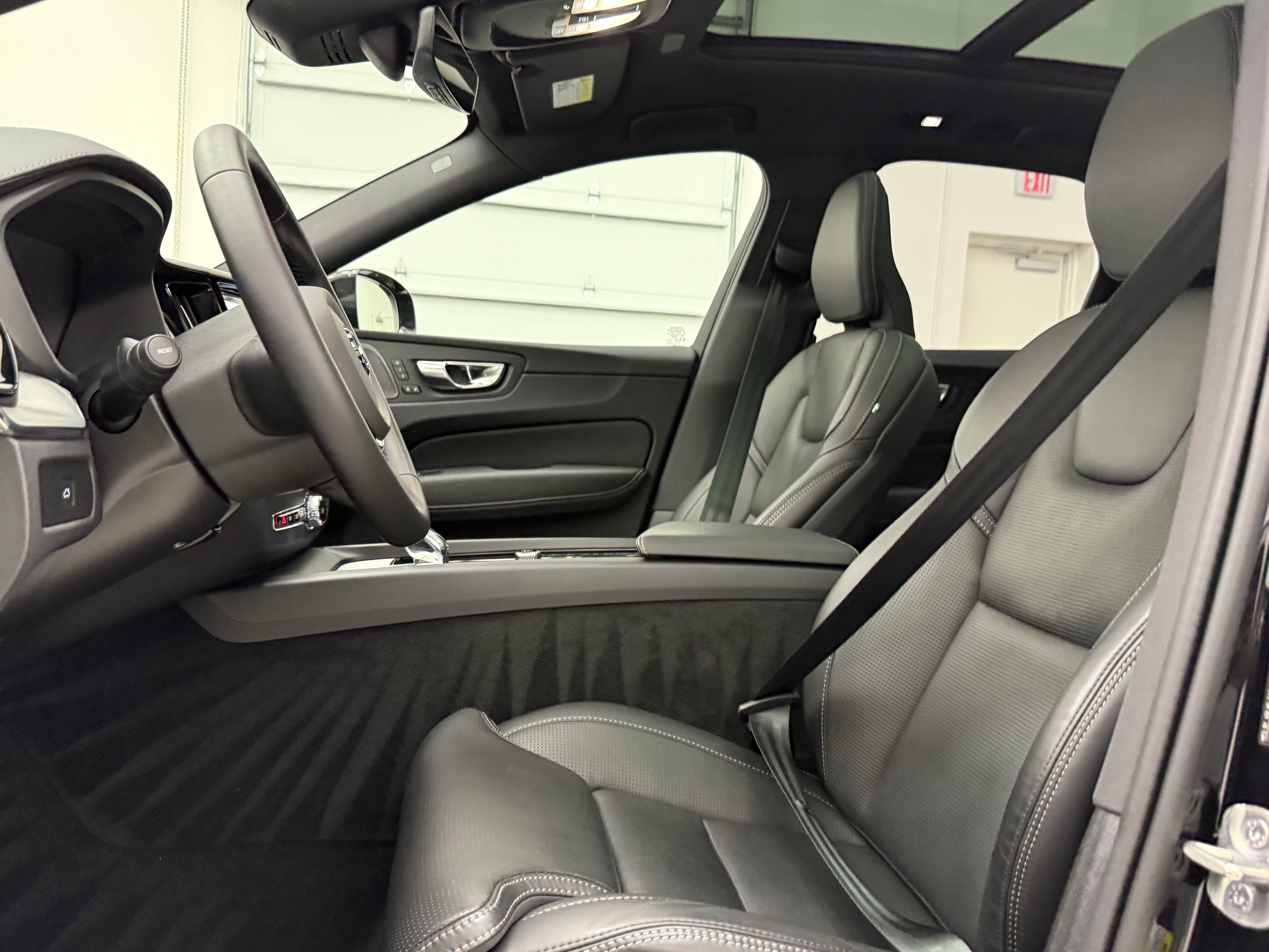 Certified 2024 Volvo XC60 B5 Ultimate AWD/4WD image 12