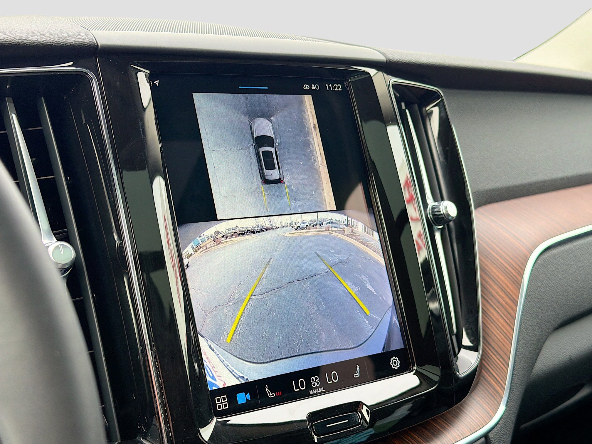 Used 2024 Volvo XC60 B5 Plus image 19