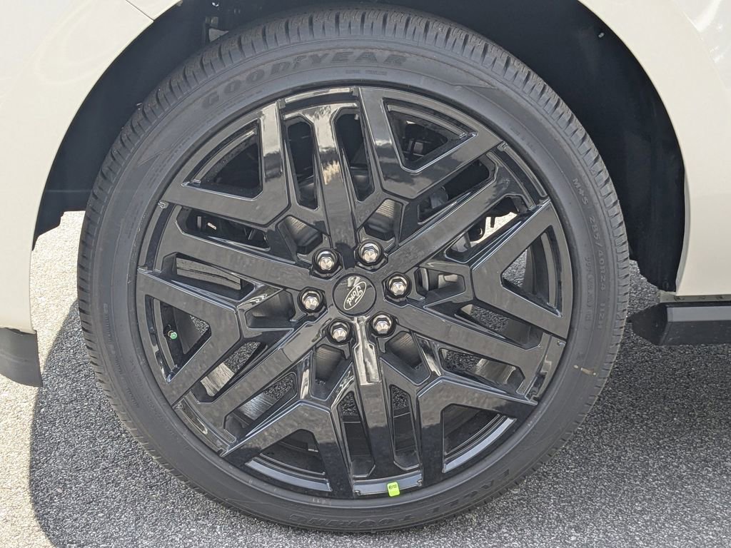 New 2026 Ford Expedition Platinum w/ Stealth Performance Package image 12