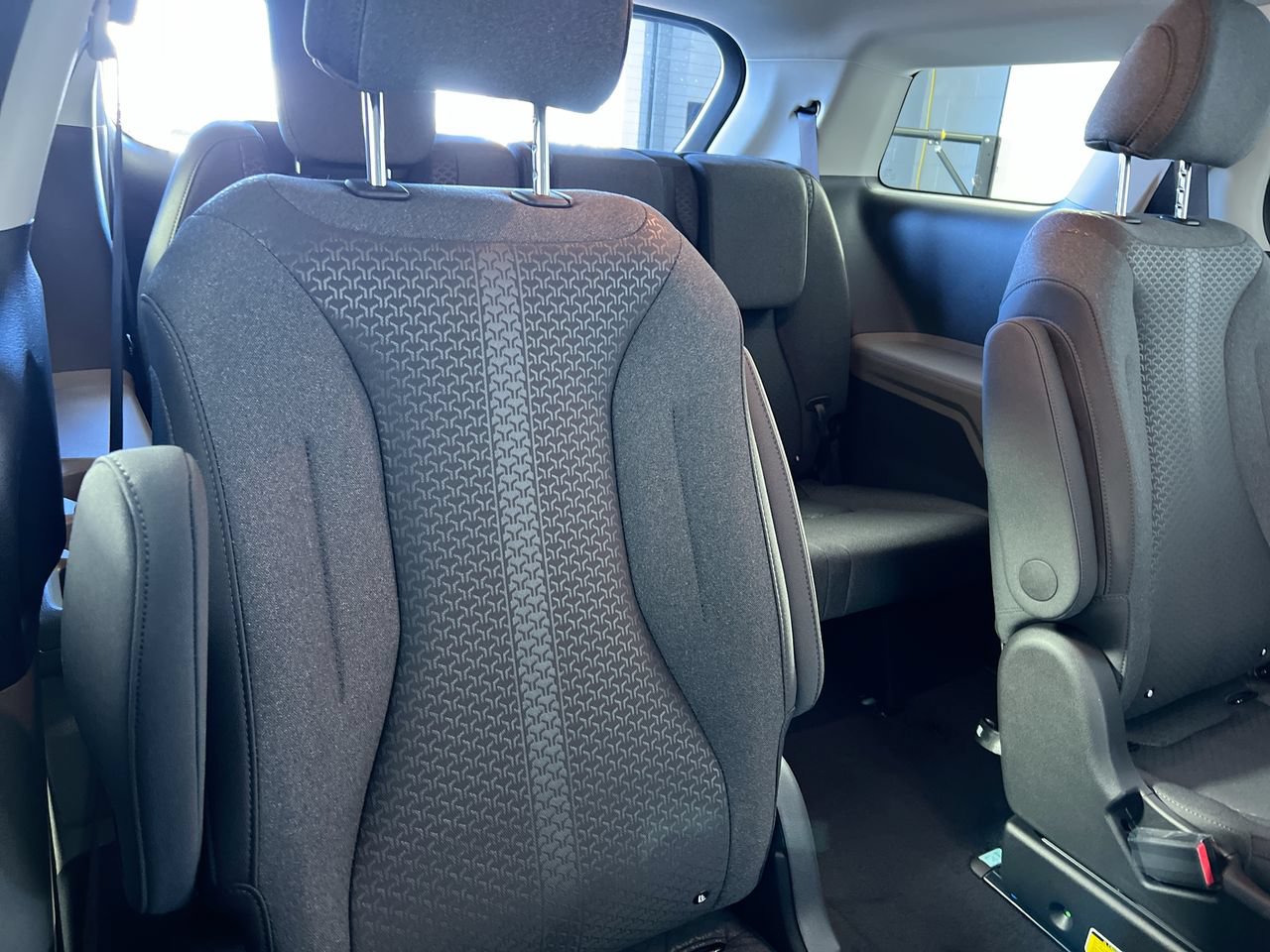New 2027 Kia Carnival LX FWD image 33