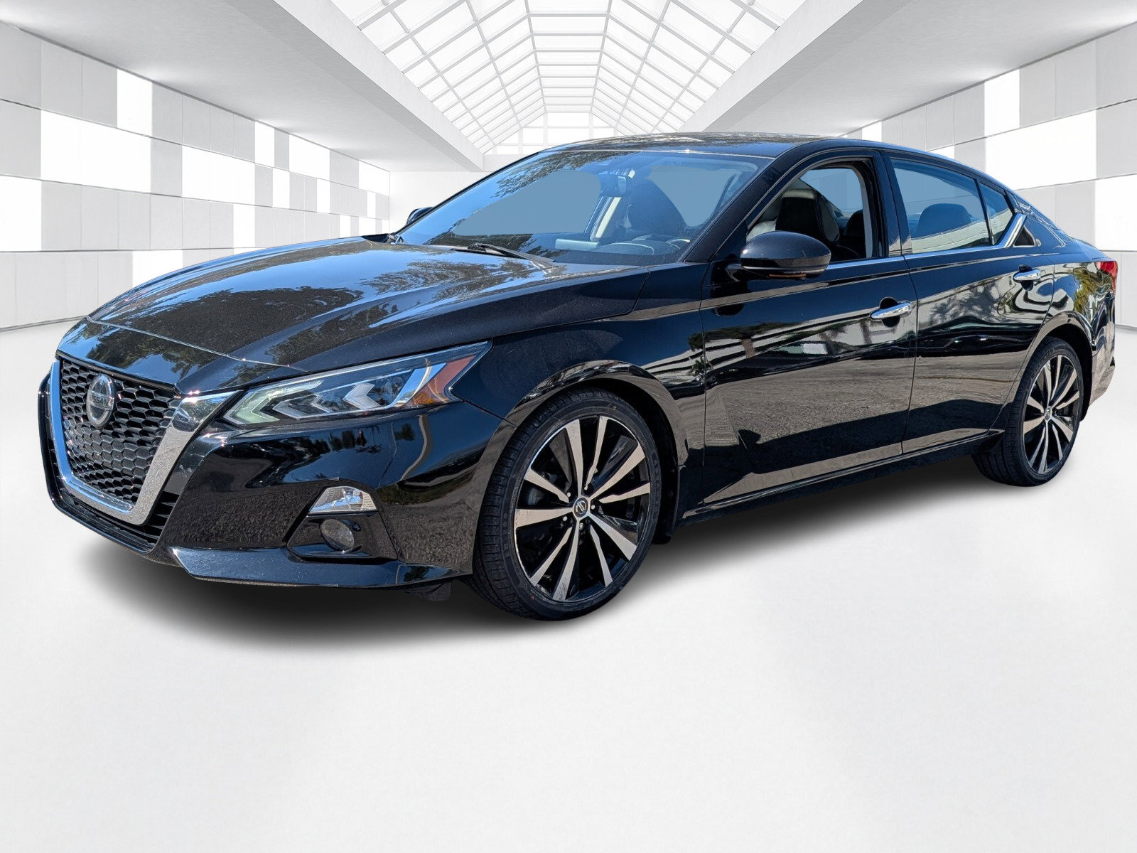Used 2019 Nissan Altima 2.5 Platinum image 3