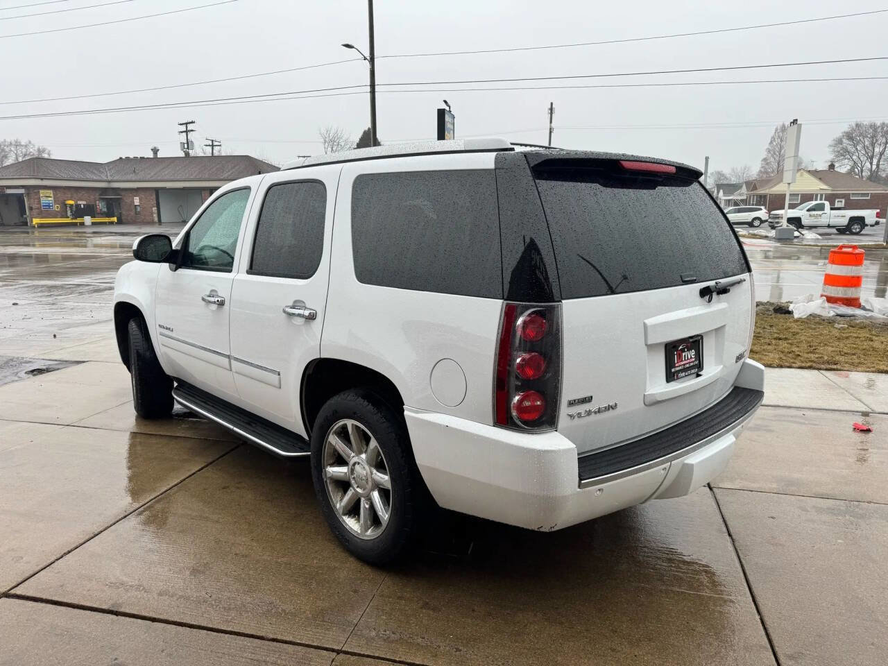 Used 2011 GMC Yukon Denali image 6