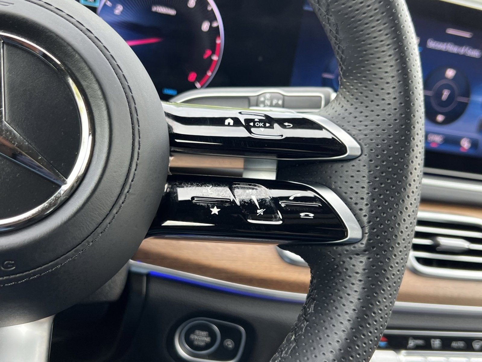 Used 2024 Mercedes-Benz GLS 450 4MATIC image 40