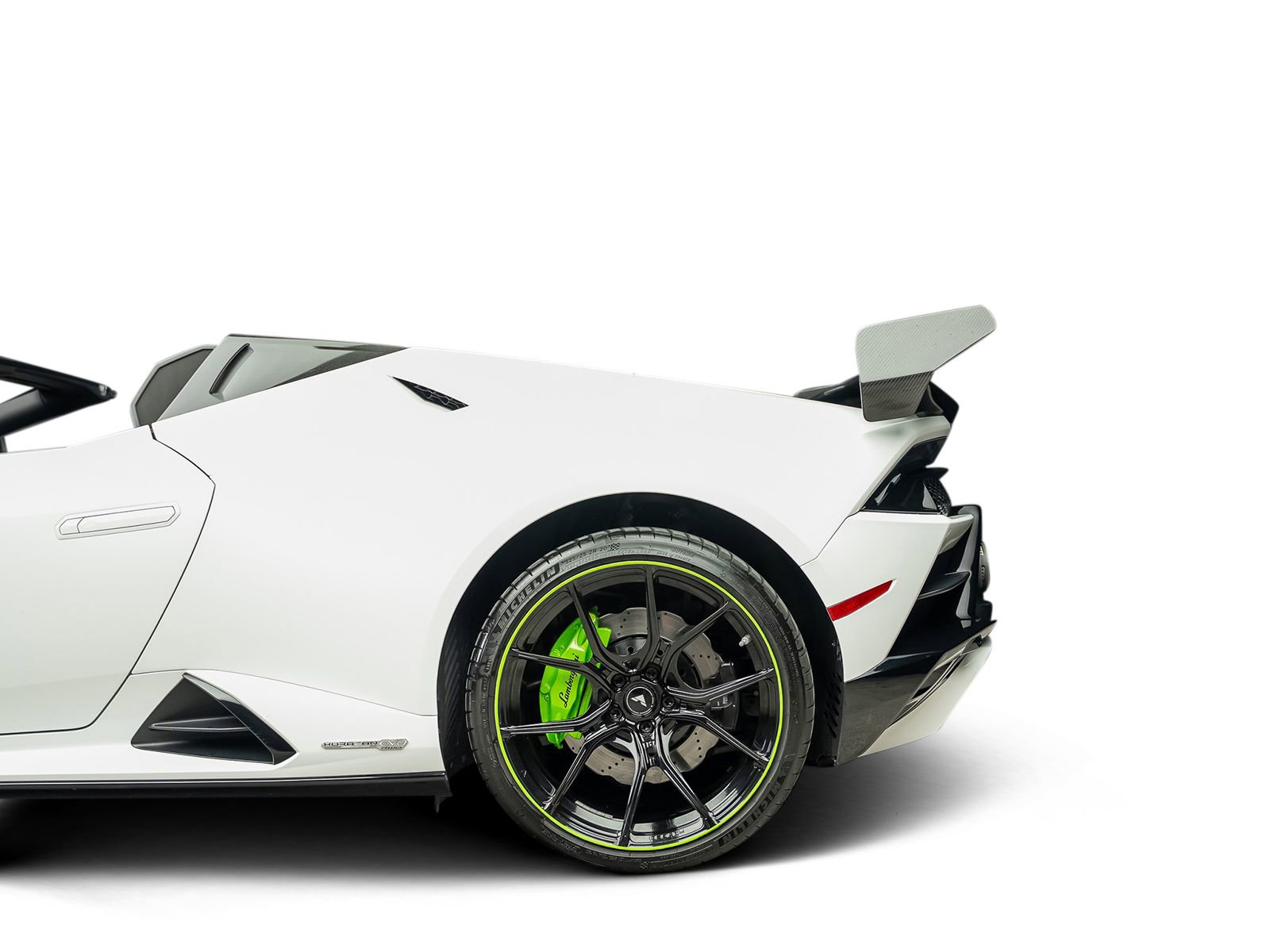 Used 2020 Lamborghini Huracan EVO RWD image 28