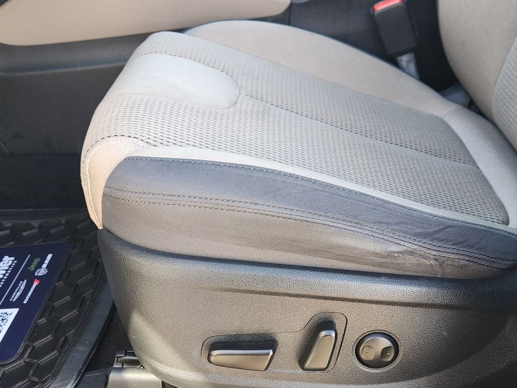 Used 2019 Hyundai Santa Fe SEL image 25