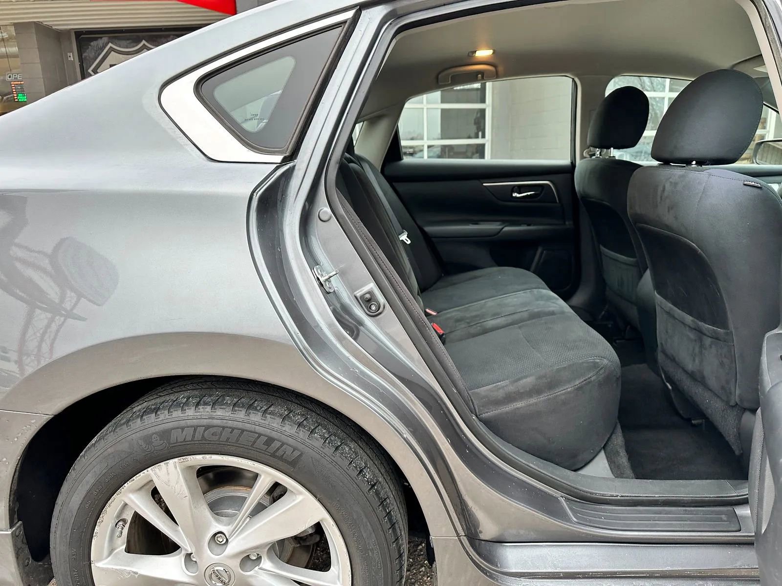 Used 2015 Nissan Altima 2.5 SV FWD image 16