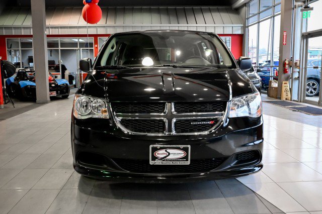 Used 2019 Dodge Grand Caravan SE w/ UConnect Hands-Free Group image 2