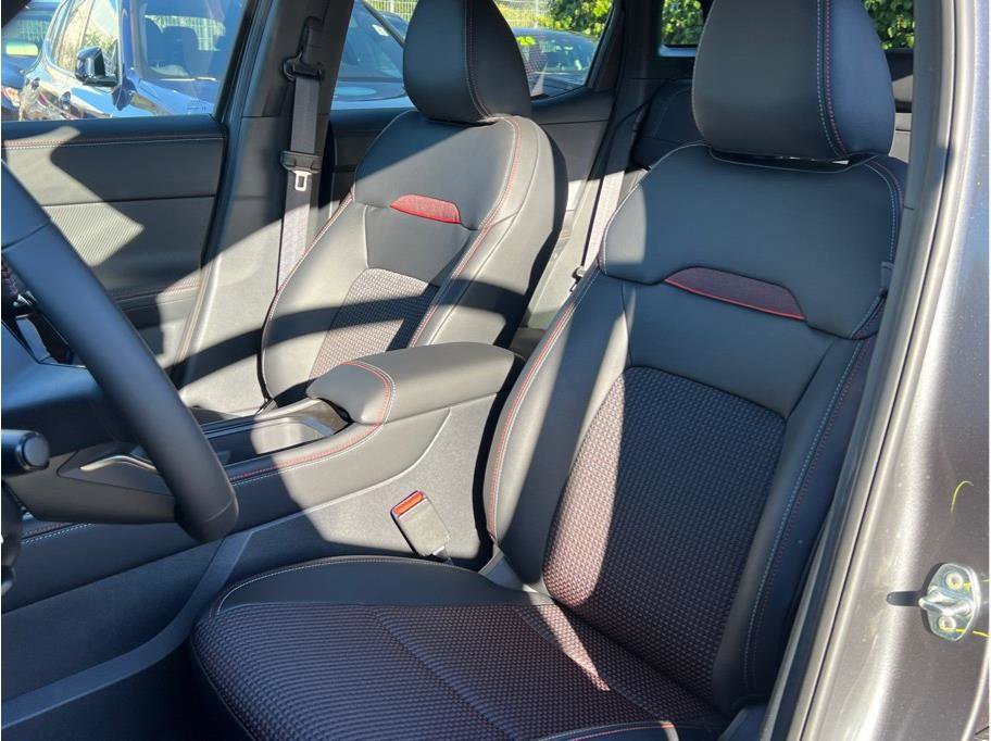 New 2025 Nissan Kicks SR FWD image 8