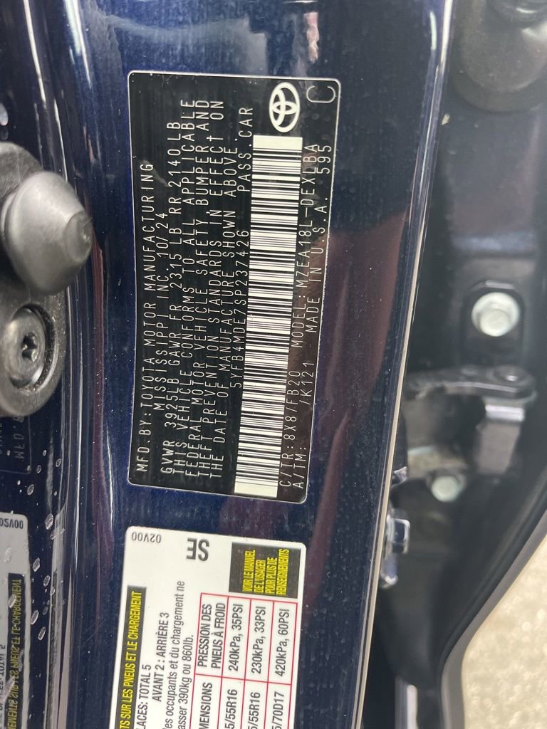 Used 2025 Toyota Corolla LE image 31