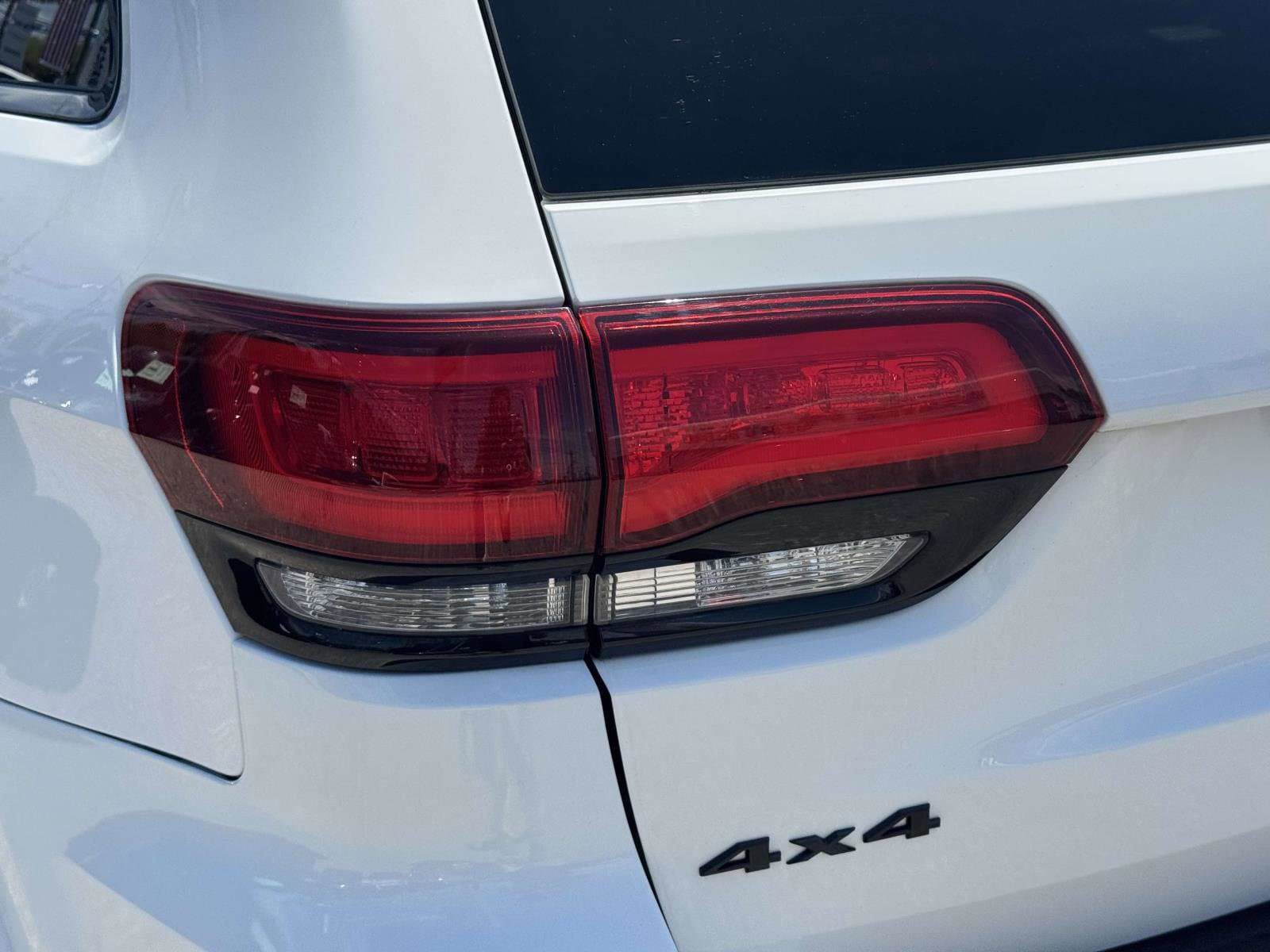 Used 2018 Jeep Grand Cherokee Altitude AWD/4WD image 11