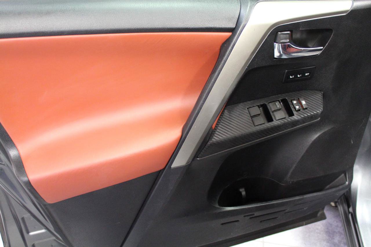 Used 2015 Toyota RAV4 Limited w/ Technology Package image 18