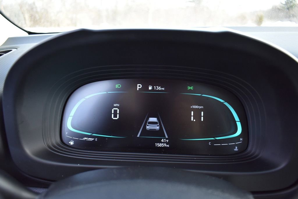 Used 2024 Hyundai Venue SEL image 15