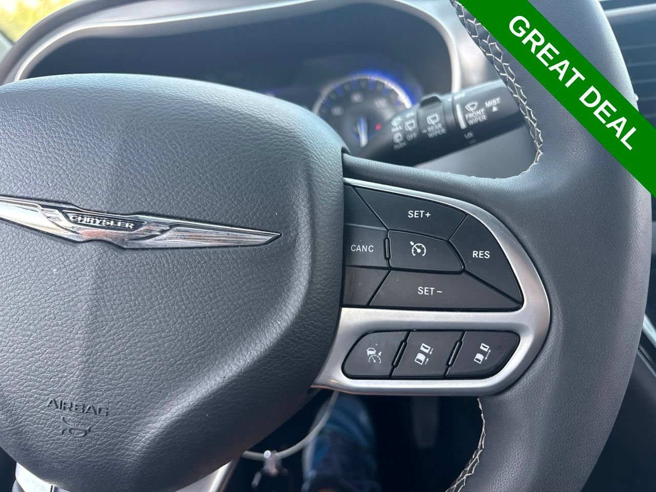 Used 2025 Chrysler Pacifica Select FWD image 24
